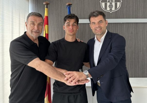 Cầu thủ trẻ 17 tuổi Gueye Fernandez của Barcelona đã quyết định ở lại đội bóng và chờ đợi cơ hội ra sân ở đội một