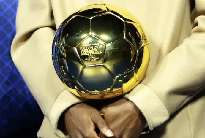 Ballon d'Or Trophy Maker: