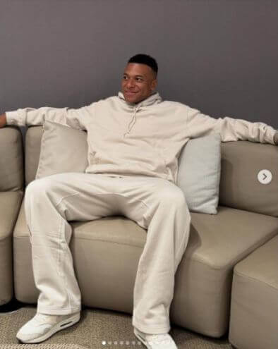 Mbappe chia sẻ ảnh đời thường và thi đấu: Thư giãn tận hưởng thời gian