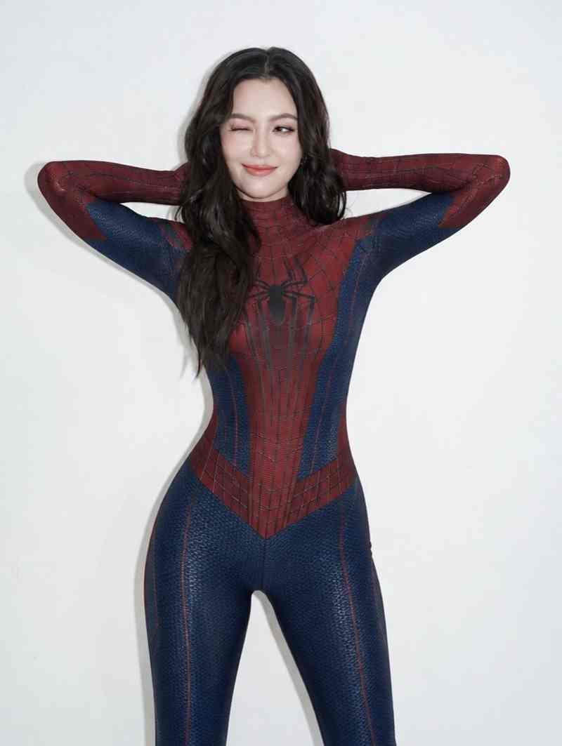 เบลล่า ราณี ใส่ชุดสไปเดอร์แมนรัดรูป งานหุ่นอย่างจึ้ง