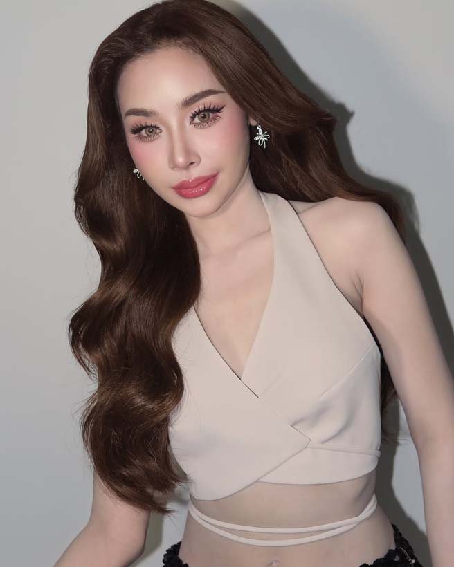 ฟ้า บาร์บี้ สาวสวยเซ็กซี่จากเชียงใหม่ สามารถสวมใส่เสื้อผ้าหลายแบบได้อย่างง่ายดาย