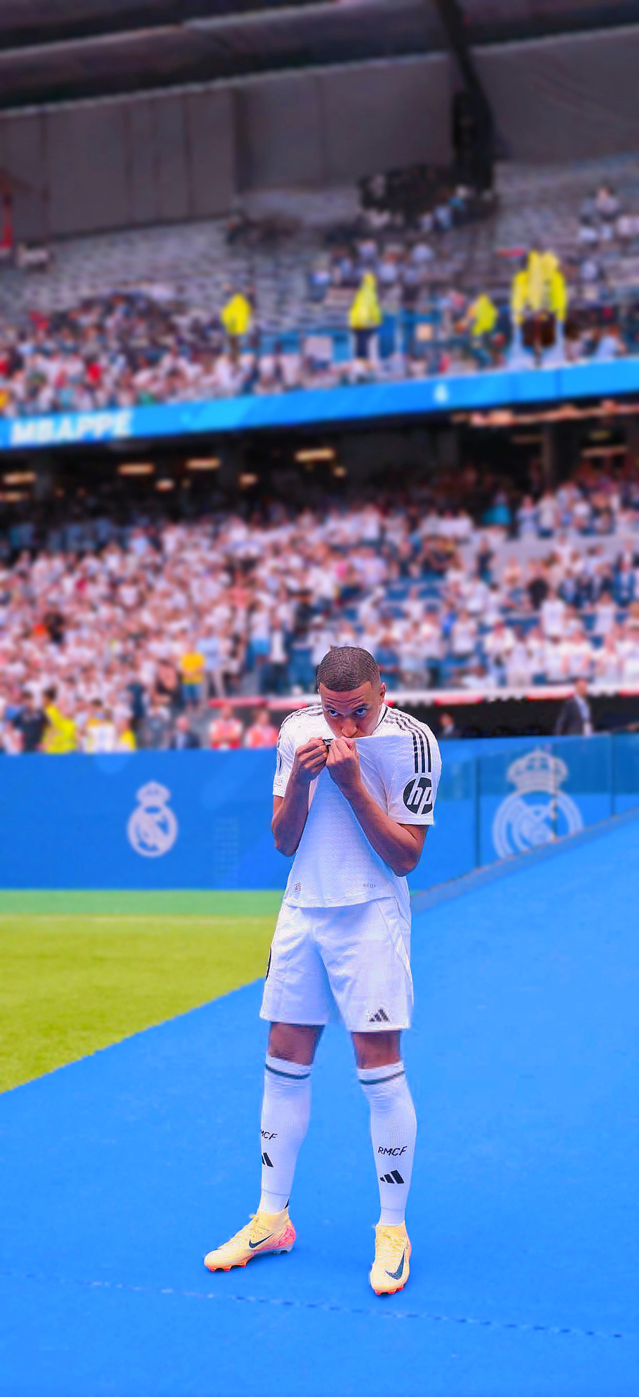 Ảnh đẹp: Mbappe ra mắt Real Madrid