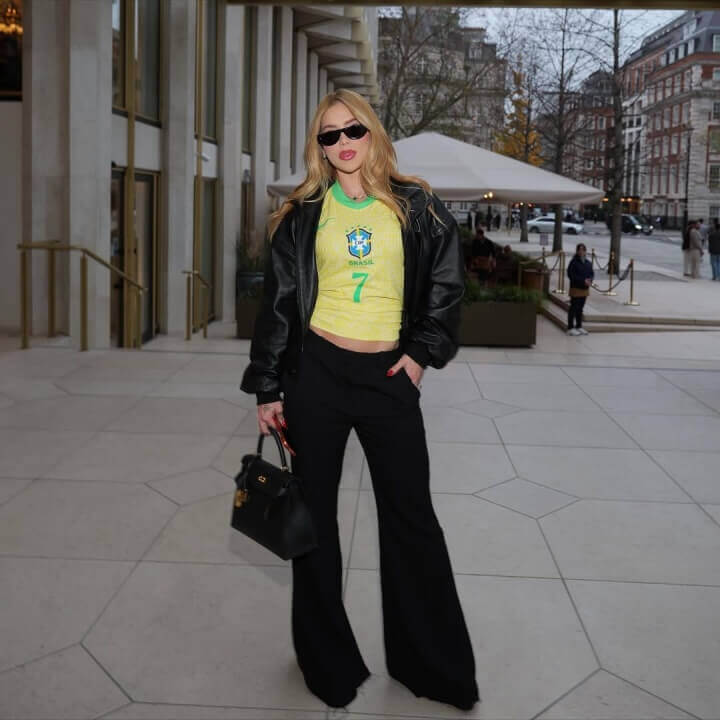 Bạn gái của Vinícius mặc áo số 7, xuất hiện tại sân chứng kiến Brazil thắng Senegal