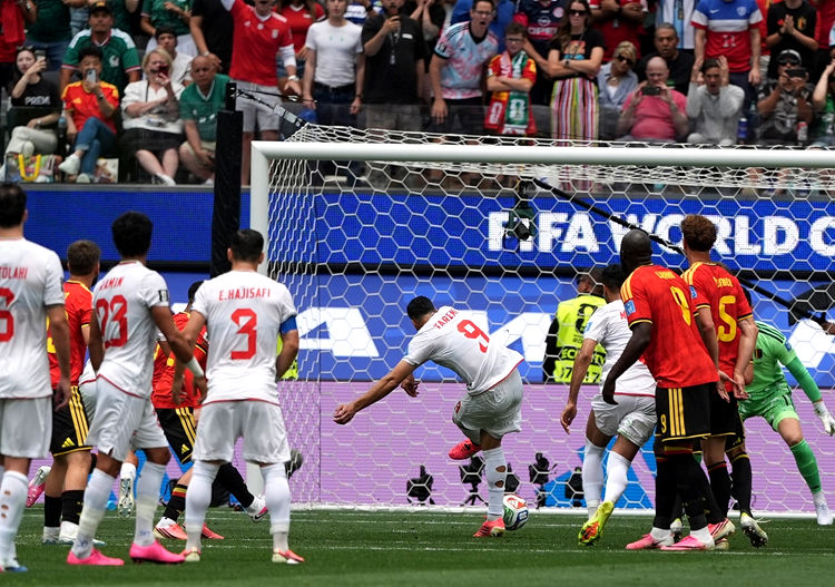 Bất ngờ! Bỉ 10 người hòa 0-0 trước Iran – Beiranvand bay người cứu thua, Taremi bị từ chối bàn thắng và gây thẻ đỏ trực tiếp