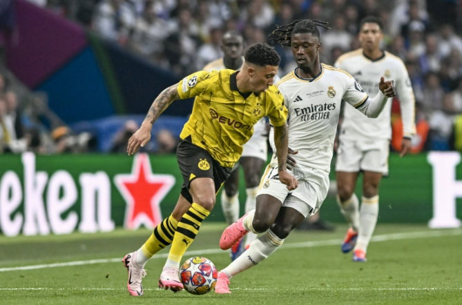 Dortmund tỏ ra nghi ngờ về việc ký lại hợp đồng với Sancho do phong độ kém cỏi của anh trong những năm gần đây và chi phí cao