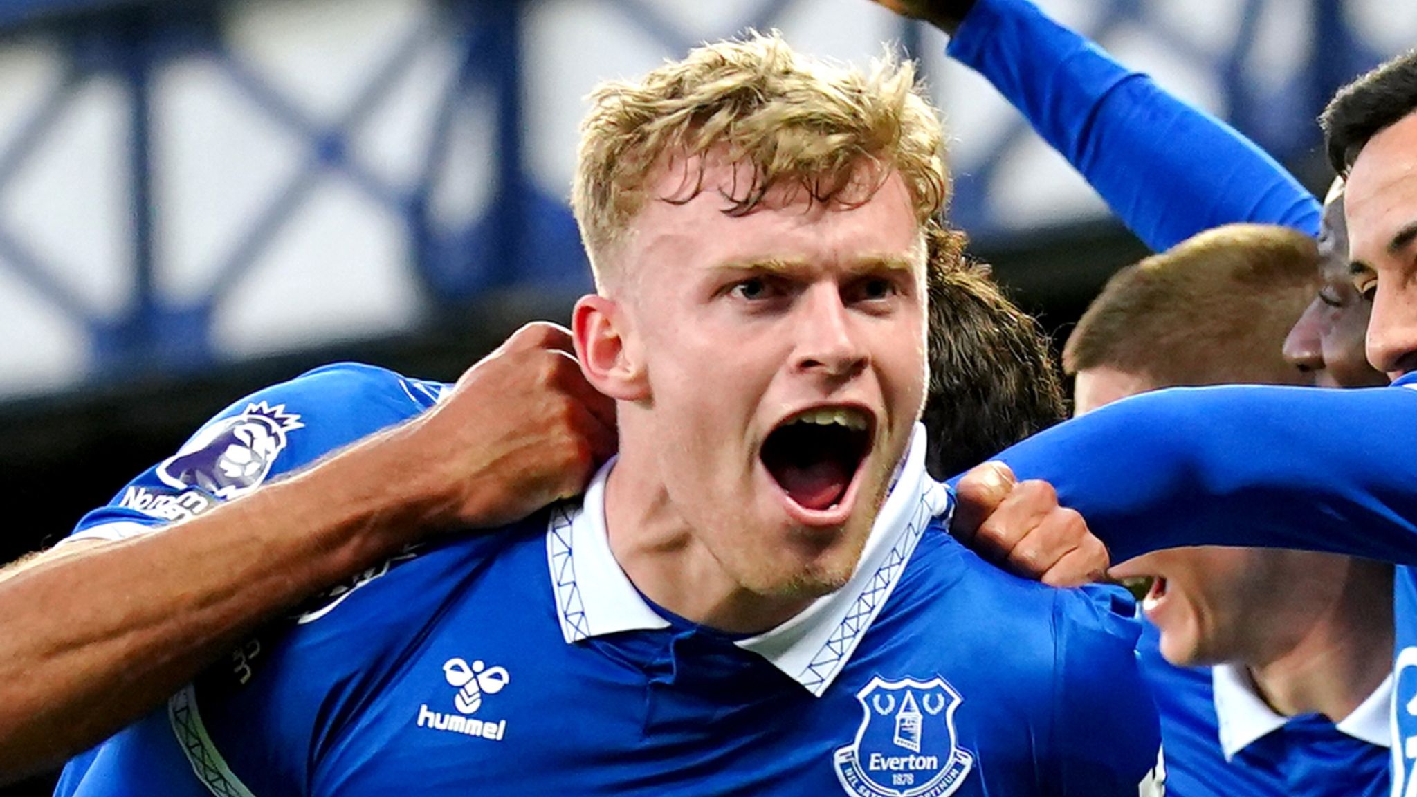 Manchester United Up Their Bid for Everton's Branthwaite as Defence Concerns Linger