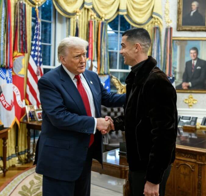 CR7 xuất hiện tại Nhà Trắng, được tổng thống tiếp đón nồng nhiệt cùng Georgina, bài đăng cảm ơn gây chú ý!