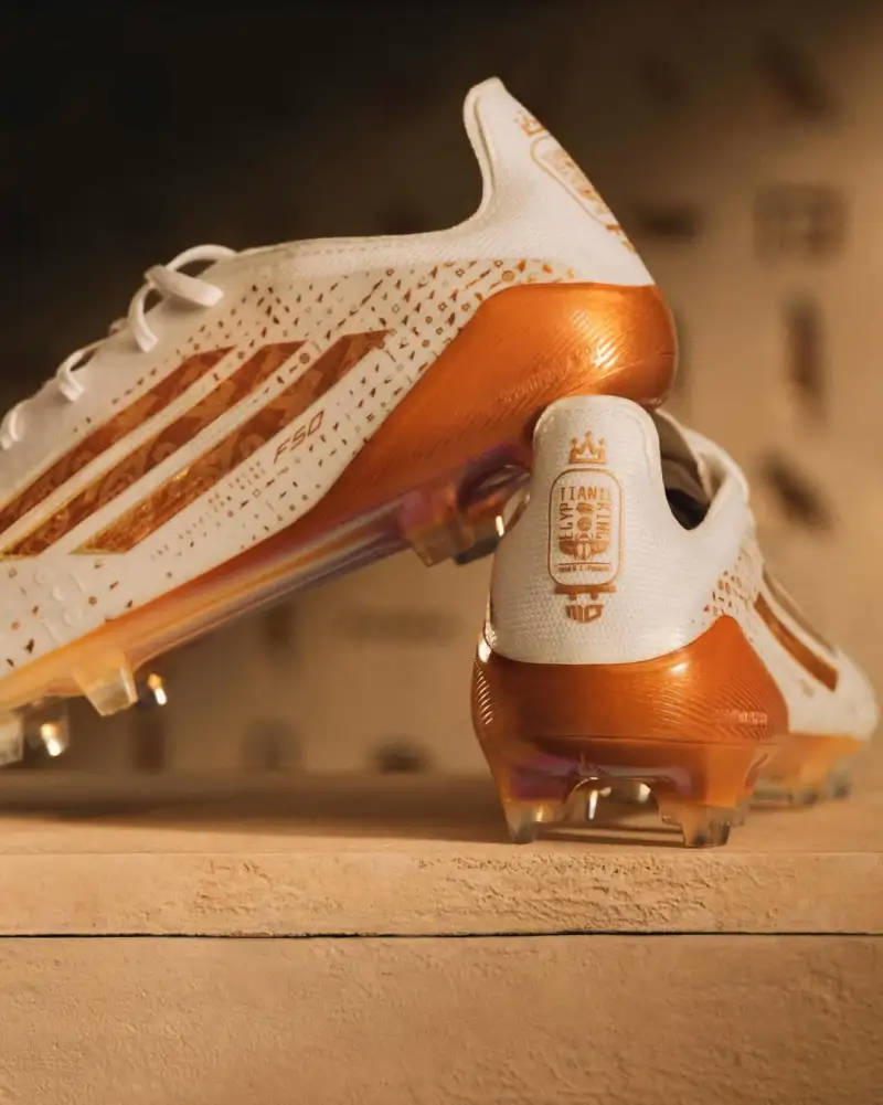 Kết hợp bối cảnh văn hóa Ai Cập! adidas ra mắt phối màu F50 dành riêng cho Salah