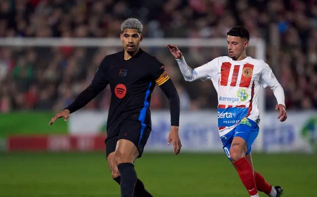 Araujo Phát Biểu Về Tương Lai Của Dani Olmo và Pau Victor Tại Barca
