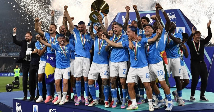 Napoli 2-0 Cagliari | McTominay và Lukaku lập công, Napoli 2 lần vô địch Serie A trong 3 năm