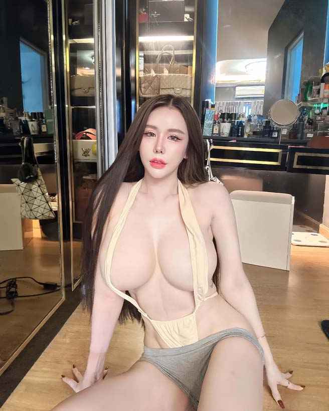 แม็กซิม เทพีเซ็กซี่ในชุดลายเสือดำ รูปร่างดีมาก!!!