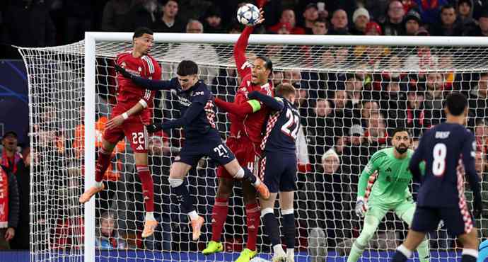 ยูฟ่าแชมเปียนส์ลีก - ลิเวอร์พูล 1-4 พีเอสวี ไอนด์โฮเฟ่น