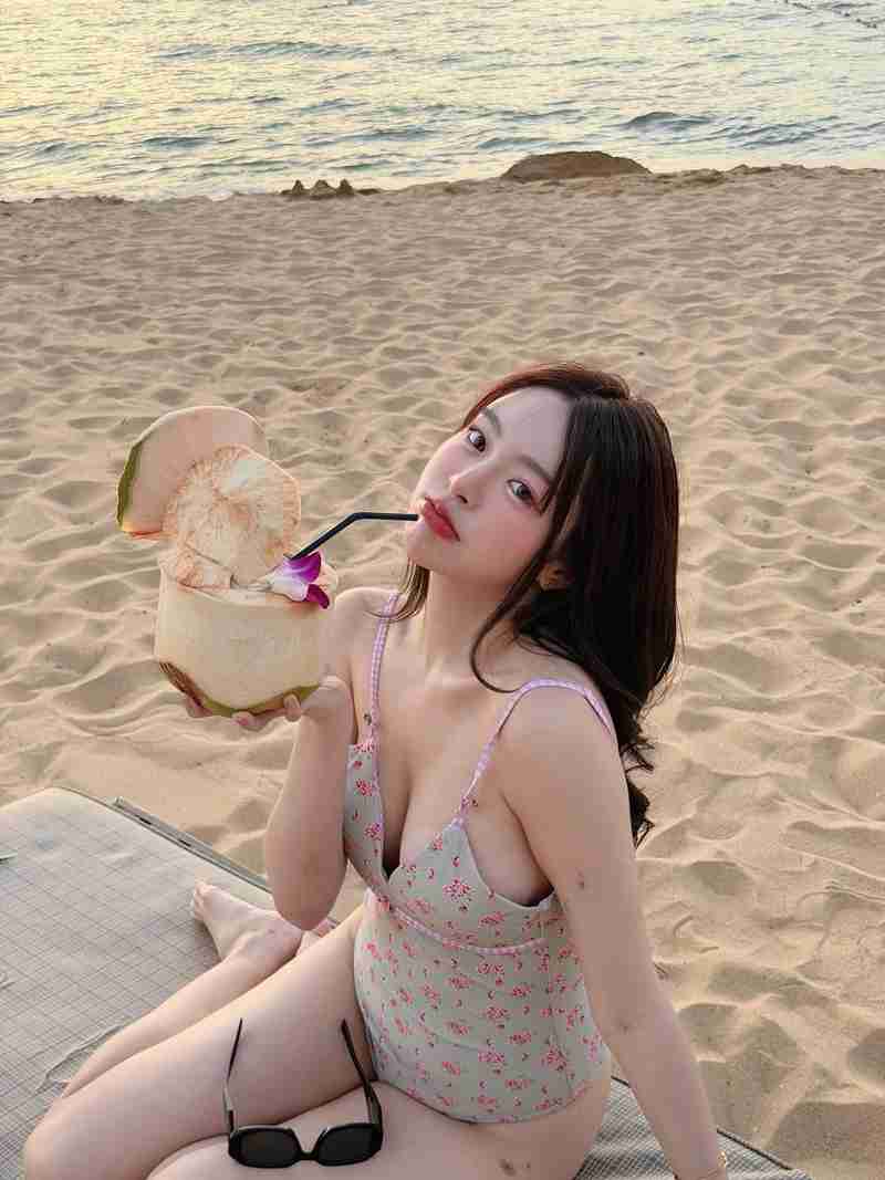เบล พิชญธิดา พร้อมกินน้ำมะพร้าวริมทะเล เผยภาพที่ทำชาวเน็ตหายใจไม่ทั่วท้อง