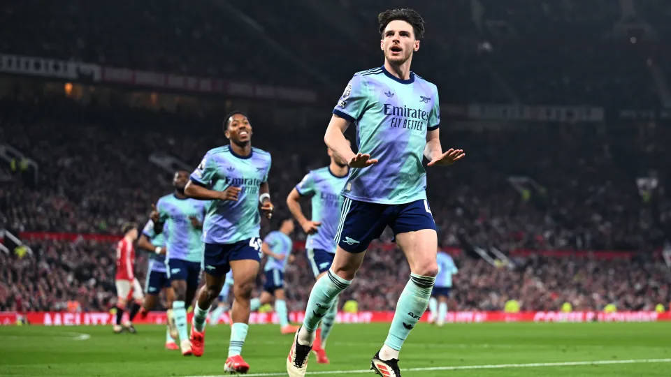 Manchester United 1-1 Arsenal | B.Fernandes lập siêu phẩm, Rice gỡ hòa, Arsenal đã chuỗi 3 trận không thắng kém Liverpool 15 điểm