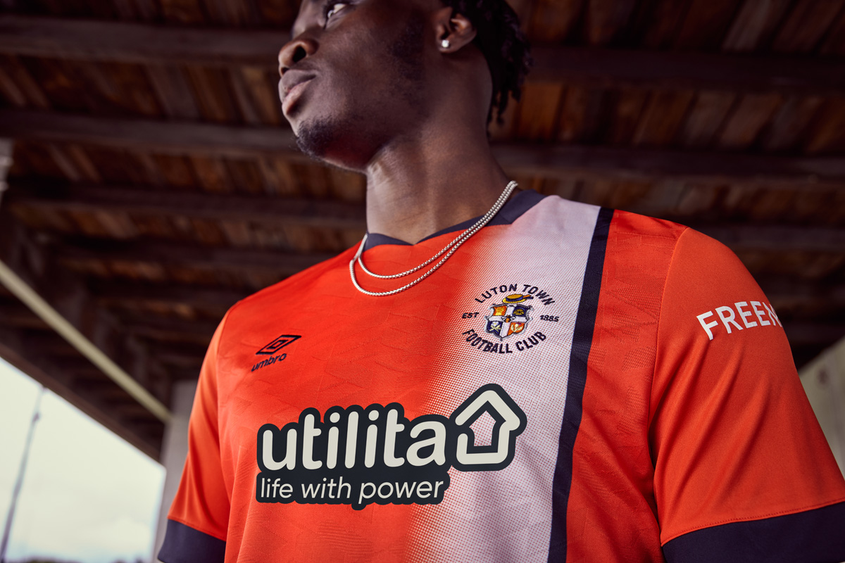 Áo Đấu Sân Nhà Của Luton Town 2023-24