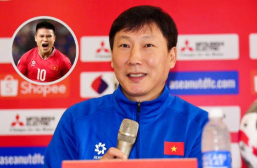 HLV Kim Sang Sik lý giải việc 'cất kỹ' Tuấn Hải đến tận chung kết