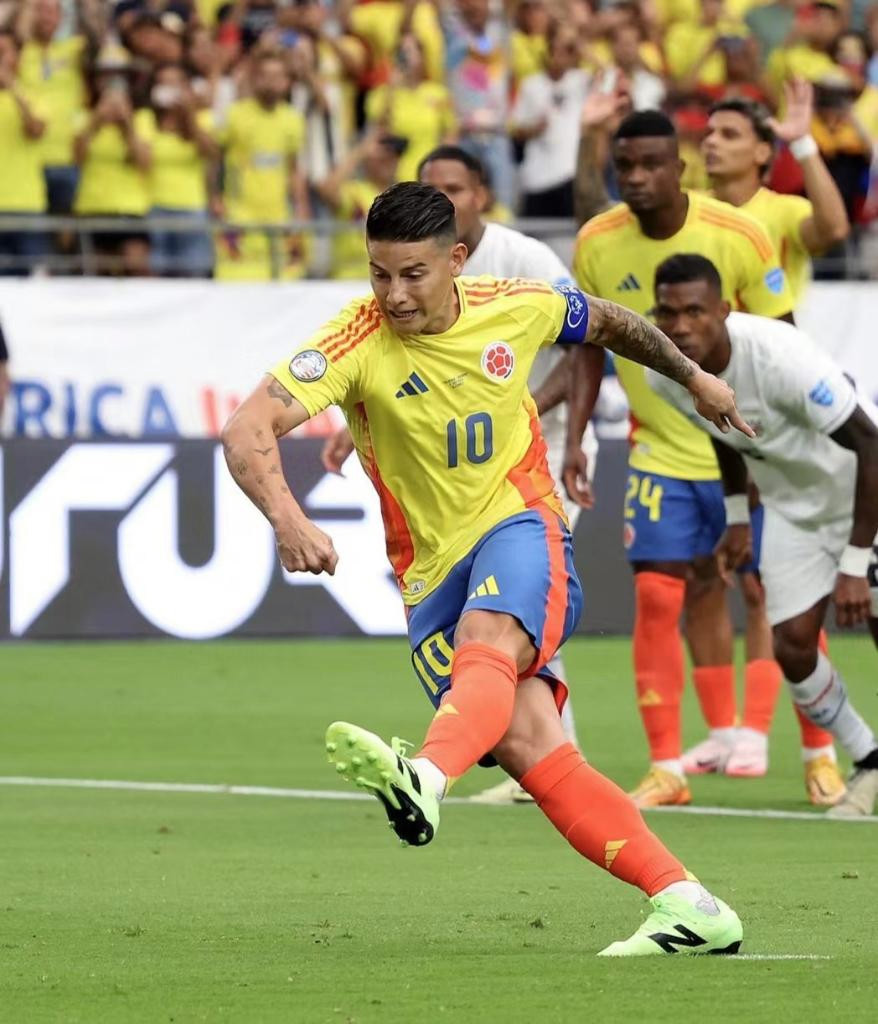 James Rodríguez đã đóng góp kiến tạo 6 lần, vượt qua thành tích của Lionel Messi và cân bằng kỷ lục của Alex từ Brazil