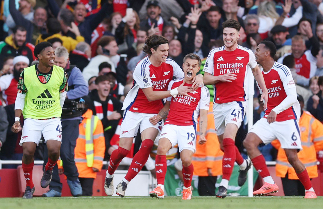 Kết quả Ngoại Hạng Anh: Arsenal 4-2 Leicester City
