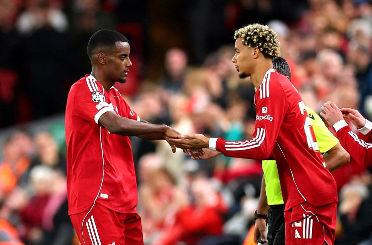 Isak phải trả giá vì thiếu chuẩn bị trước mùa giải, Ekitike nên được xếp trên