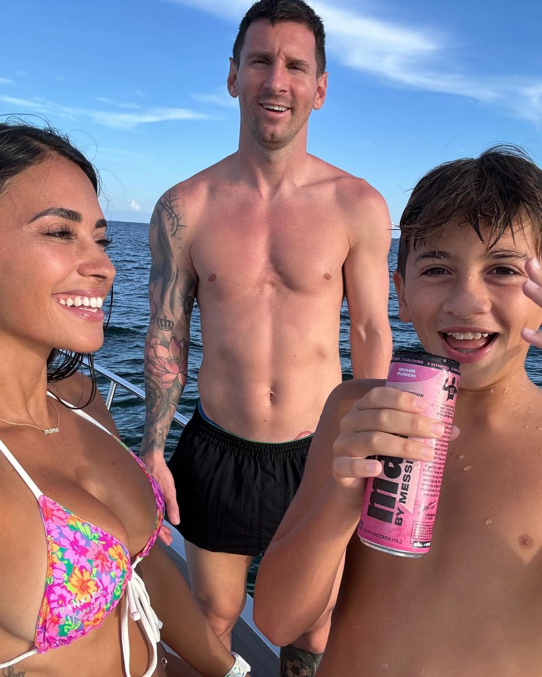 Gia đình 5 người của Messi đi nghỉ trên du thuyền trên biển🌊🌴