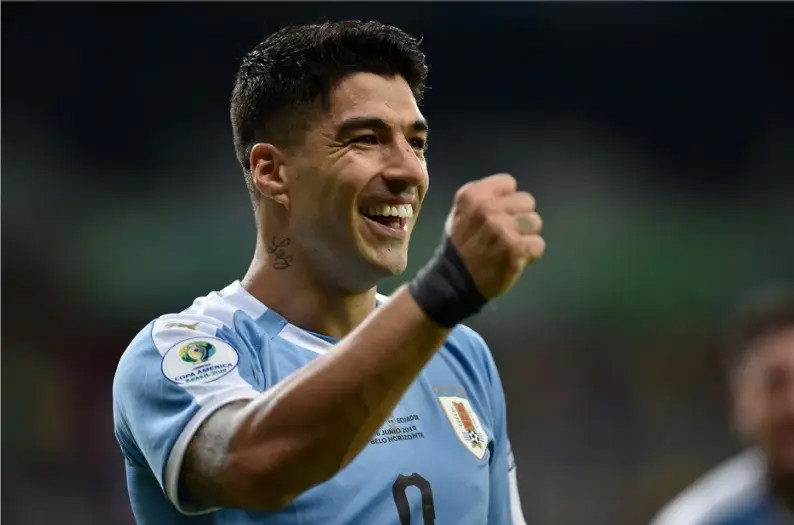 Trận cuối cùng vào ngày Thứ Bảy, Suarez sẽ giã từ ĐTQG