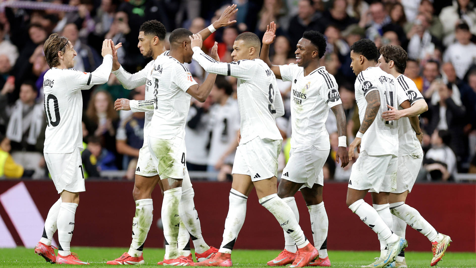 Real Madrid 2-1 Rayo Vallecano | Mbappe & Vinicius ghi bàn, Real tạm bằng điểm với đầu bảng Barca
