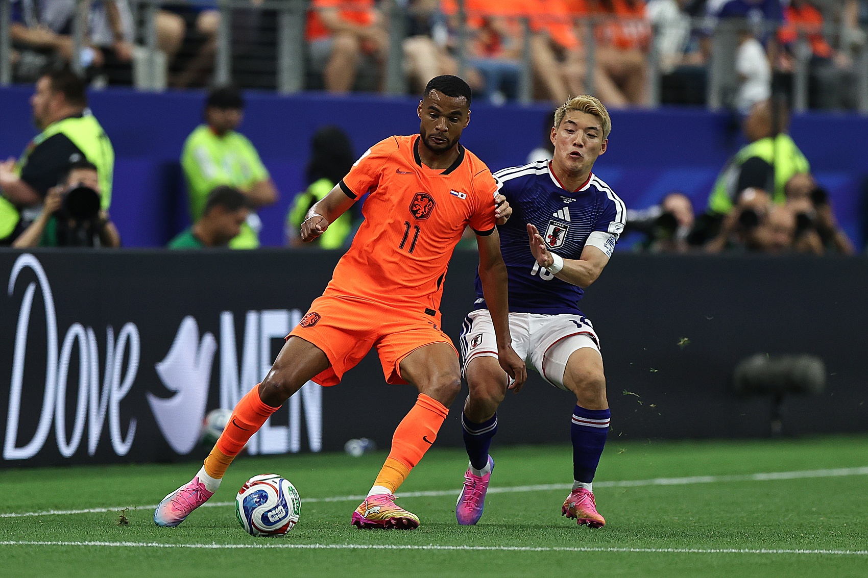 Gakopo đã ghi được 2 bàn thắng trở lên ở hai kỳ World Cup, một thành tích mà trước đây chỉ có ba cầu thủ trong lịch sử đội tuyển quốc gia Hà Lan đạt được, bao gồm cả Robben