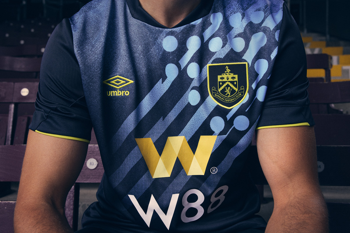 Áo đấu sân khách thứ hai của Burnley 2023-24