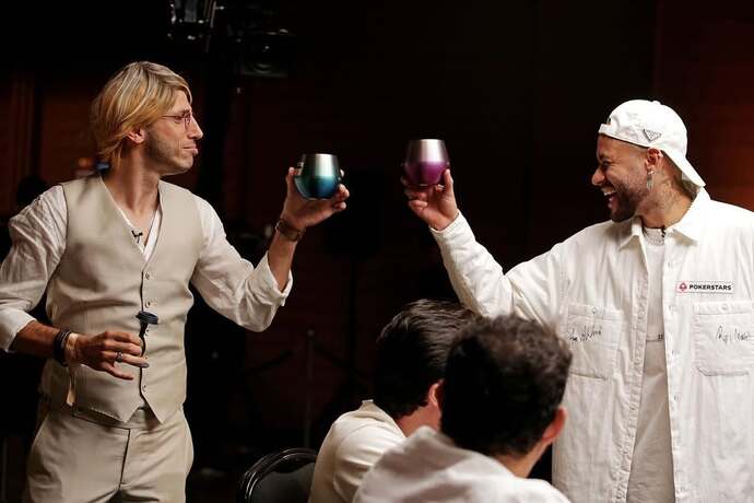 Neymar in poker tournament gallery: poker, friends and pagode = happiness❤️🙏