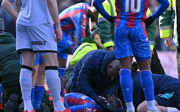 Mateta Gặp Chấn Thương Kinh Hoàng, Phản Ứng Đáng Khen Ngợi