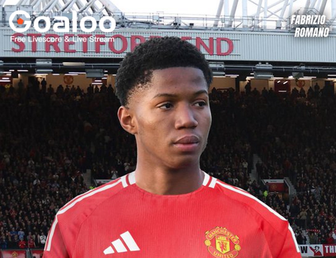 Arsenal dealt blow as teenage sensation opts to join Manchester United