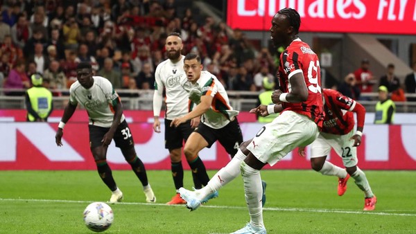 Kết quả VĐQG Ý: AC Milan 4-0 Venezia