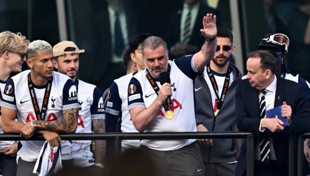 Tottenham Diễu Hành Ăn Mừng Europa League, HLV Postecoglou Úp Mở Tương Lai