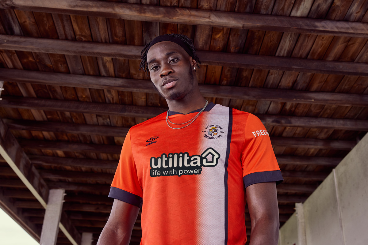 Áo Đấu Sân Nhà Của Luton Town 2023-24