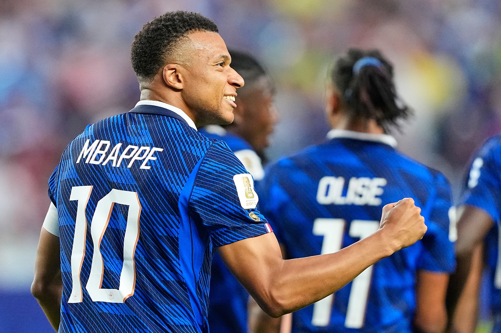 Mbappe đã lột xác và tràn đầy động lực, hy vọng việc cạnh tranh với Messi sẽ không khiến cậu ấy trở nên ích kỷ