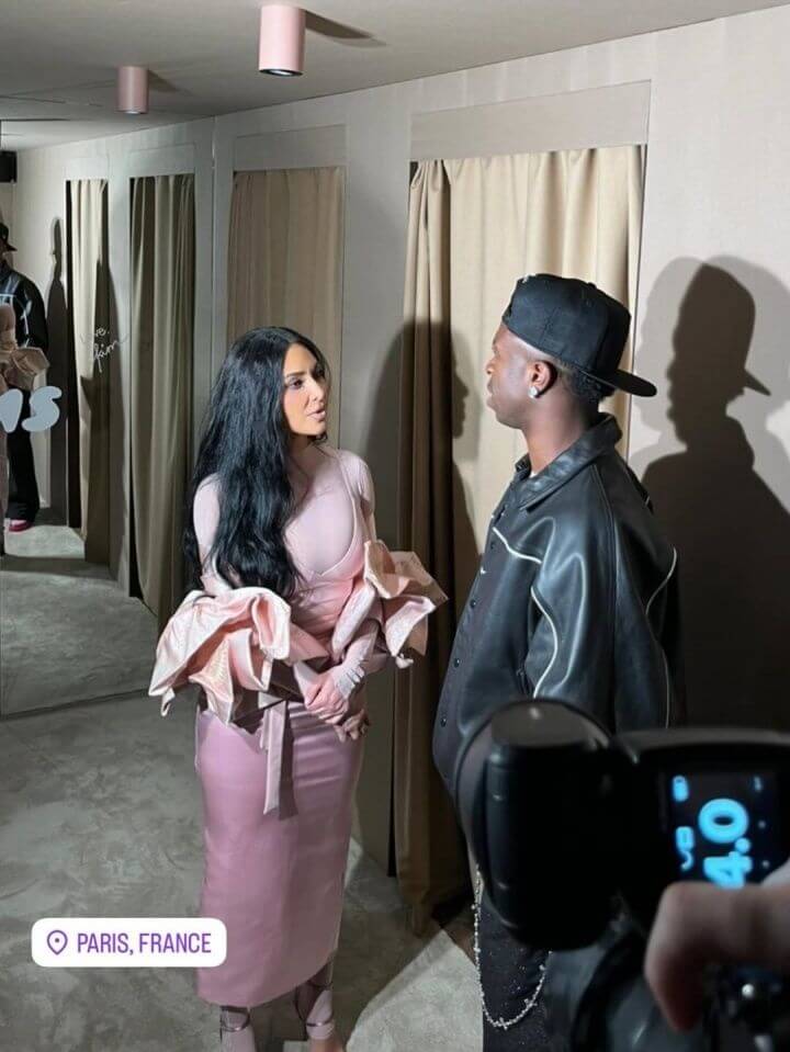 Vinícius đến Paris dự sự kiện Nike, chụp ảnh và trò chuyện cùng Kim Kardashian