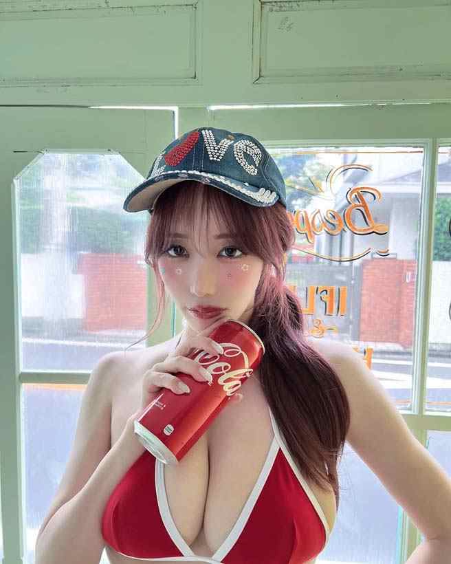 โคโยอิ โคนัน นักแสดงสาวญี่ปุ่นเซ็กซี่ที่สามารถสวมใส่บิกินี่ได้หลากหลาย