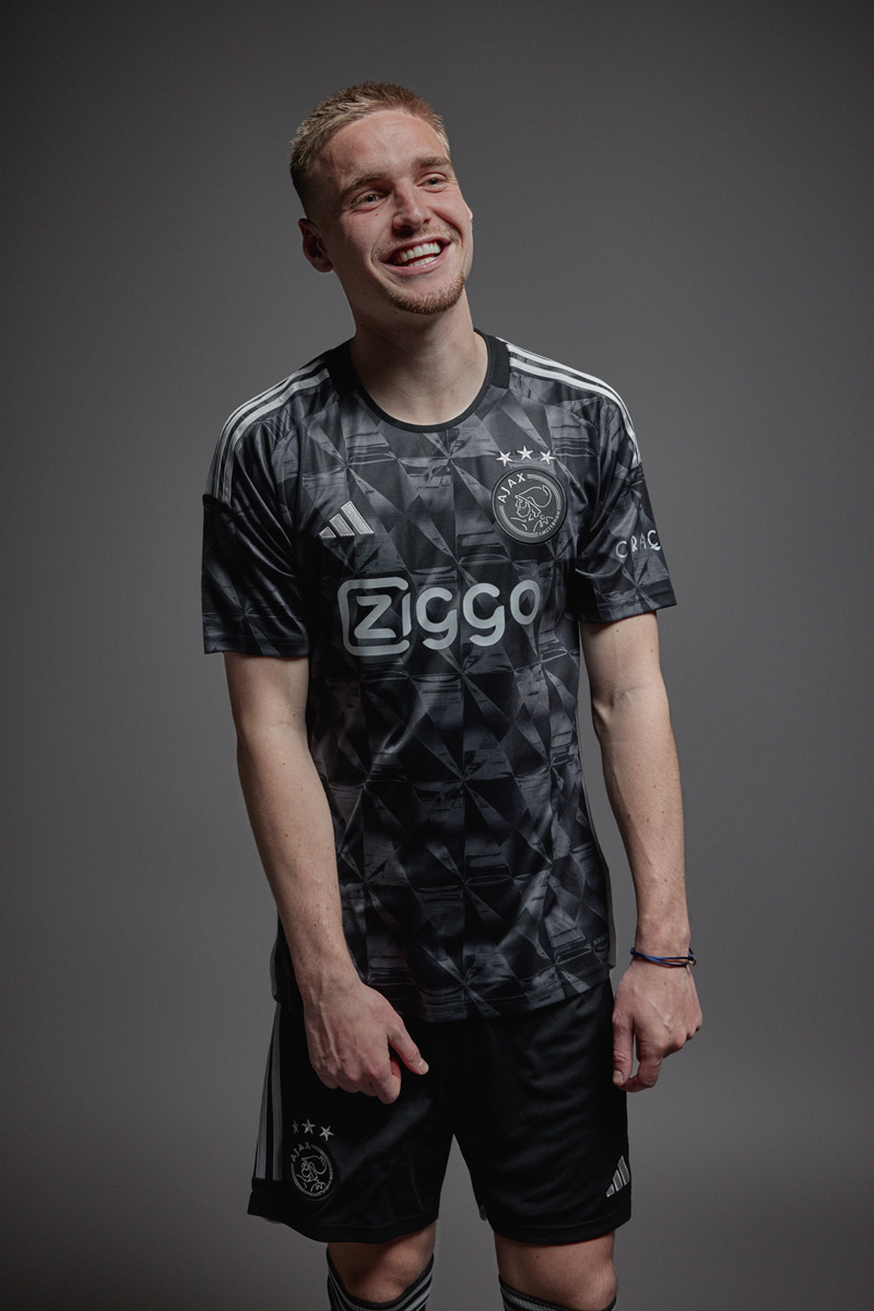 Áo Đấu Sân Khách Thứ Hai Của CLB Ajax 2023-24