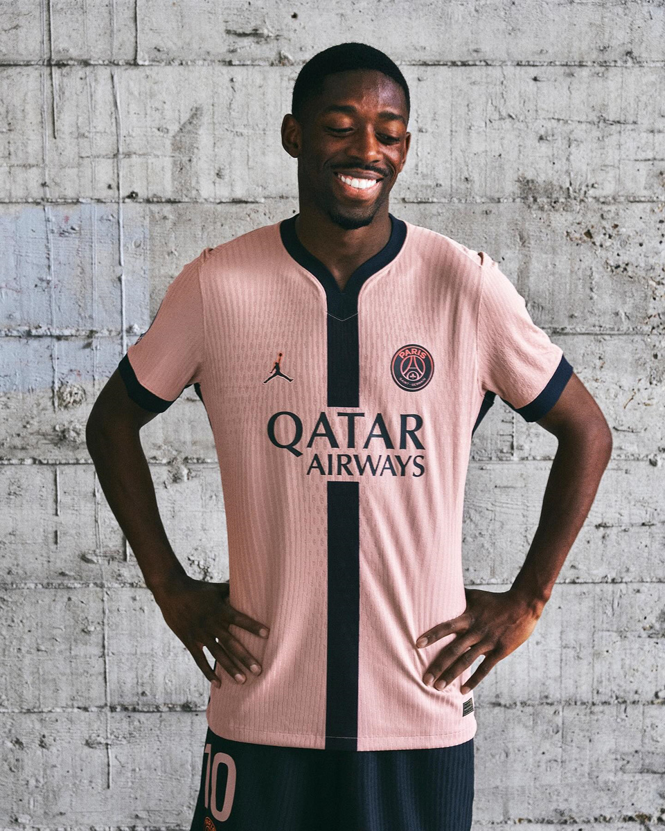 Áo thi đấu sân khách thứ hai của PSG của mùa giải 2024-25