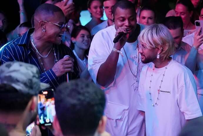 Neymar in poker tournament gallery: poker, friends and pagode = happiness❤️🙏