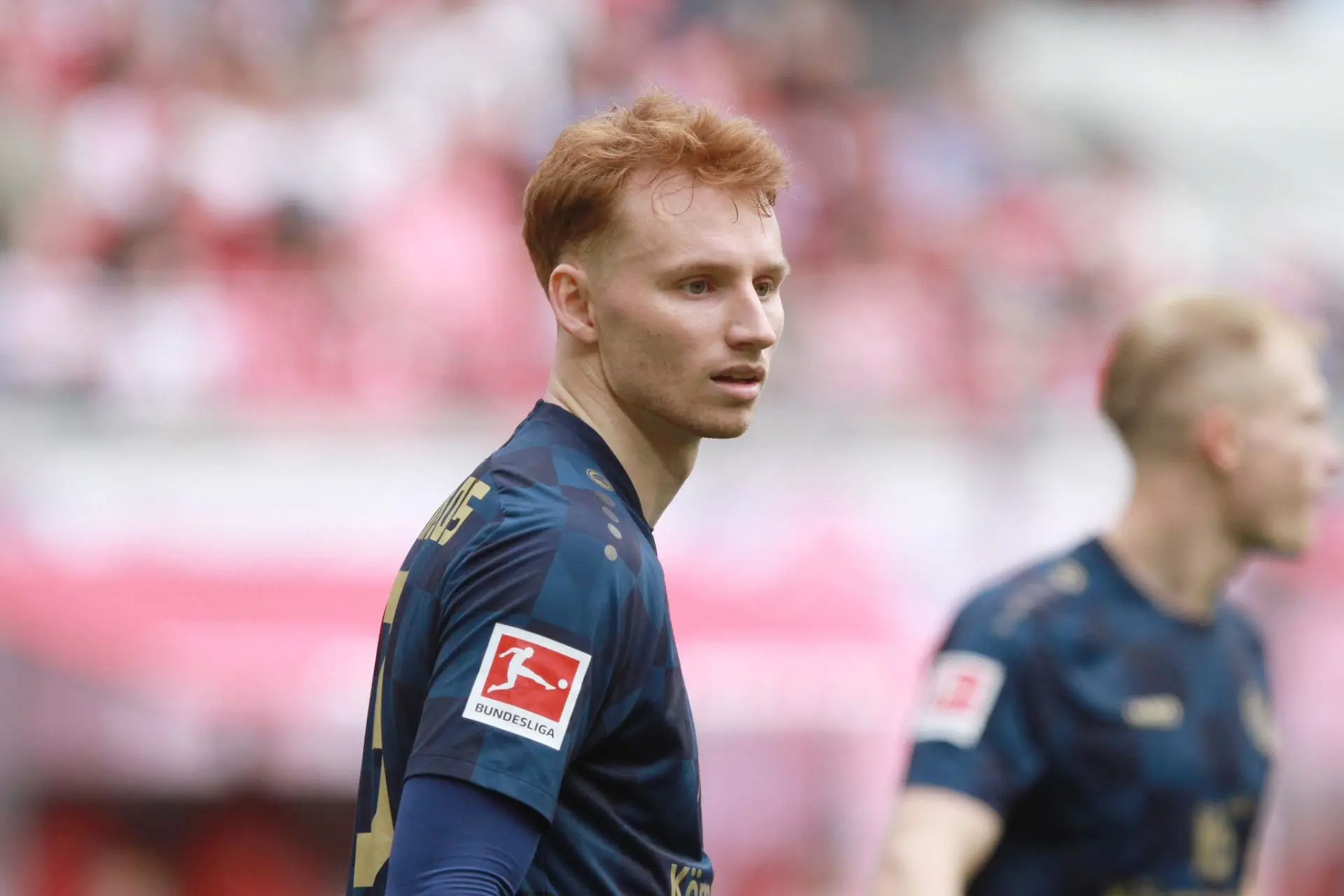 3 đội bóng Bundesliga quan tâm đến hậu vệ Van den Berg của Liverpool