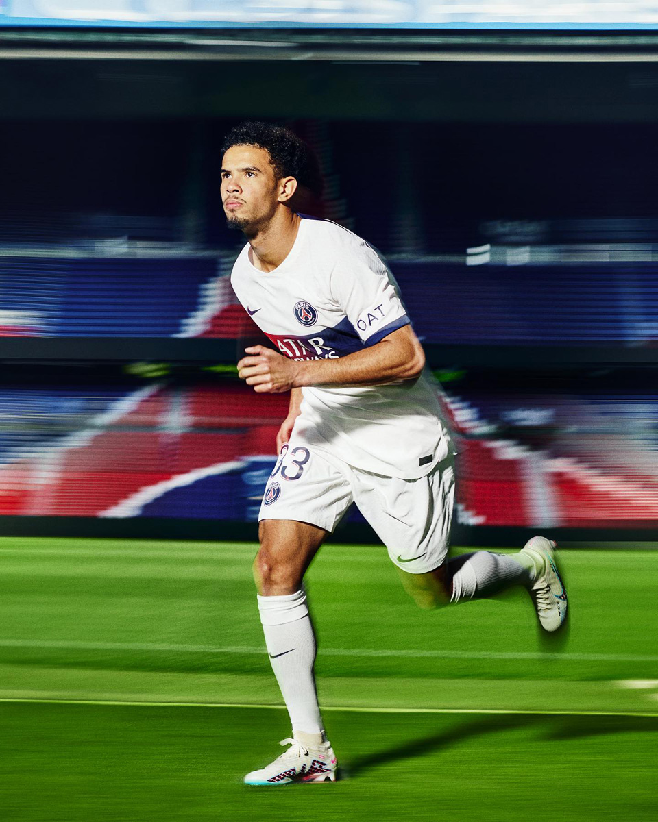 Áo Đấu Sân Khách Của Paris Saint-Germain 2023-24