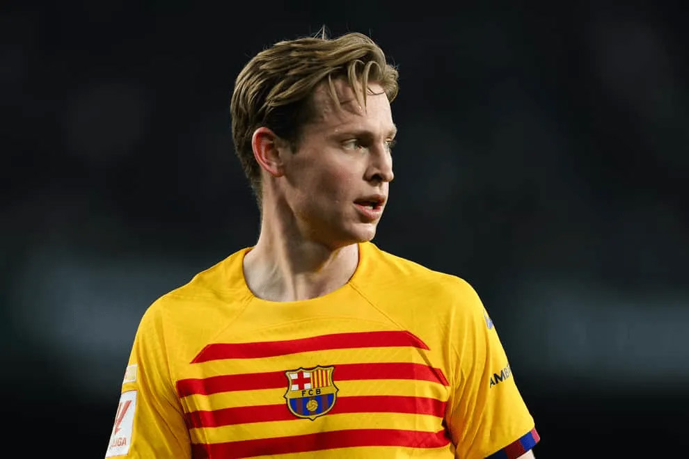 Manchester United tham dò lại liệu Barcelona có sẵn sàng bán De Jong hay không