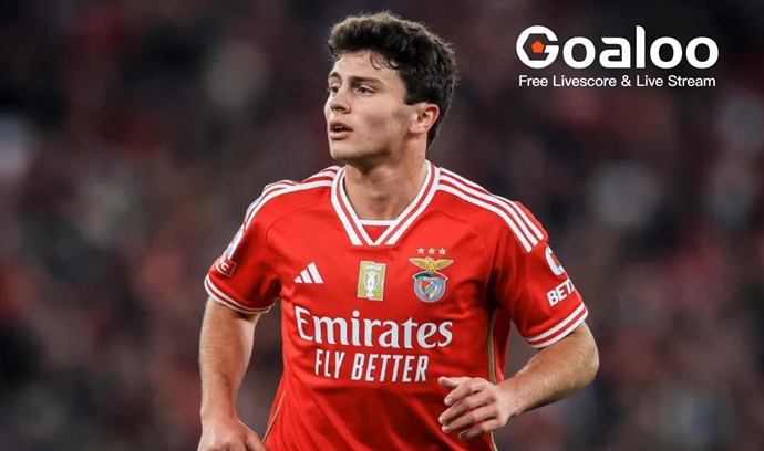 PSG Poised to Submit Fee and Player Package in Bid for Manchester United-Linked Player, Romano Says