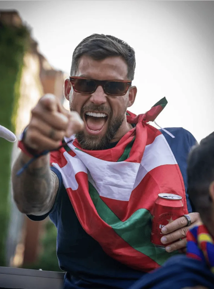 Íñigo Martínez's Emotional Farewell to Barcelona: