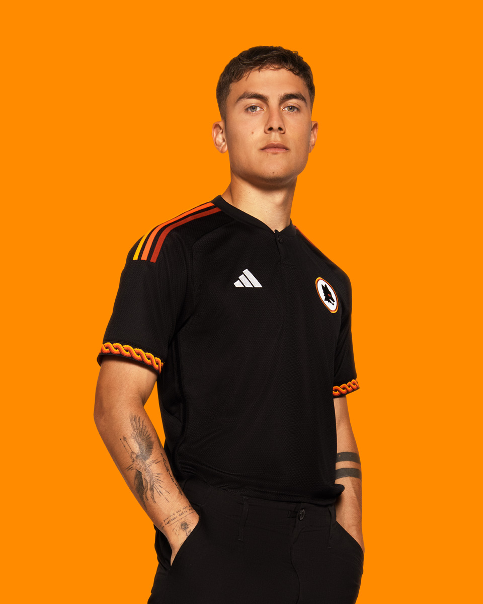Áo sân khách thứ hai của AS Roma 2023-24
