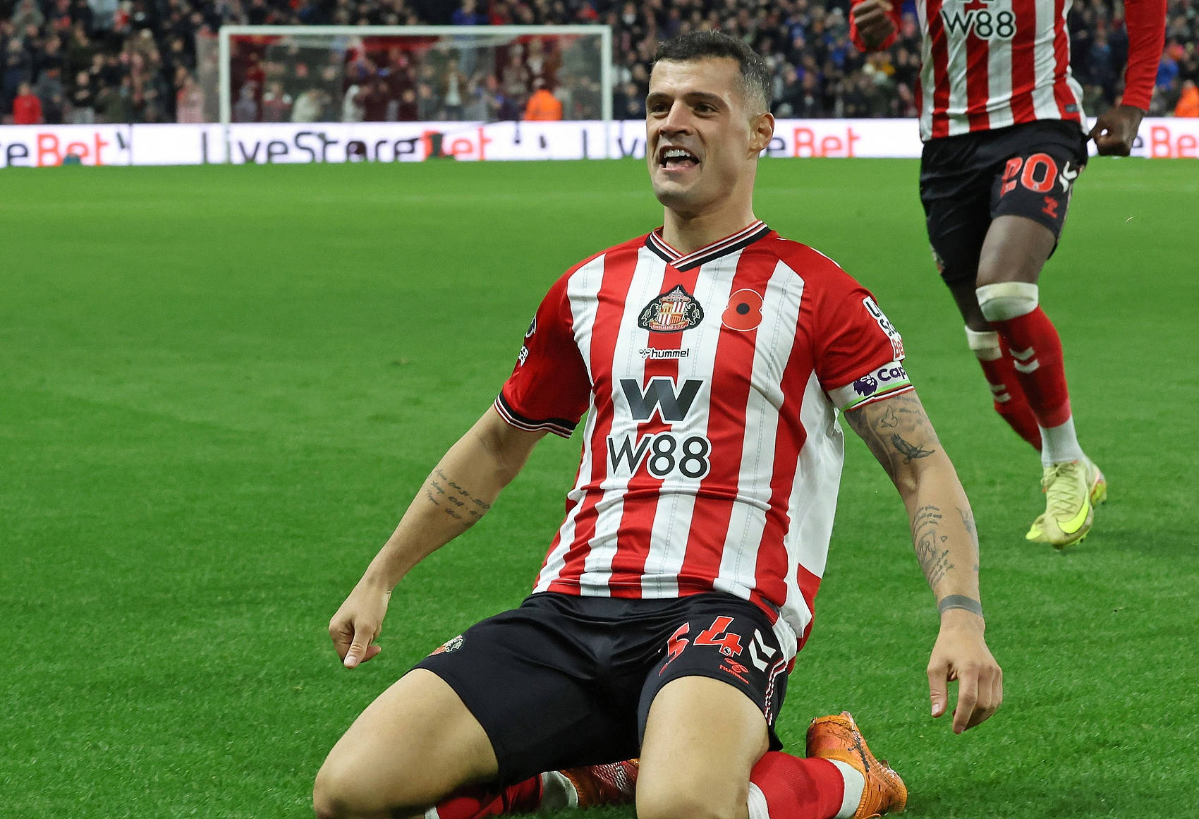 Xhaka:Wirtz là độc nhất vô nhị,ông chủ Sunderland gọi cho tôi lúc 11 giờ đêm để mời gia nhập