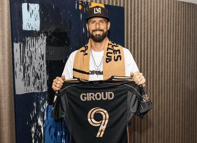 Giroud đã đến Los Angeles và sẽ chính thức gia nhập Los Angeles FC, buổi họp báo sẽ được tổ chức vào ngày mai