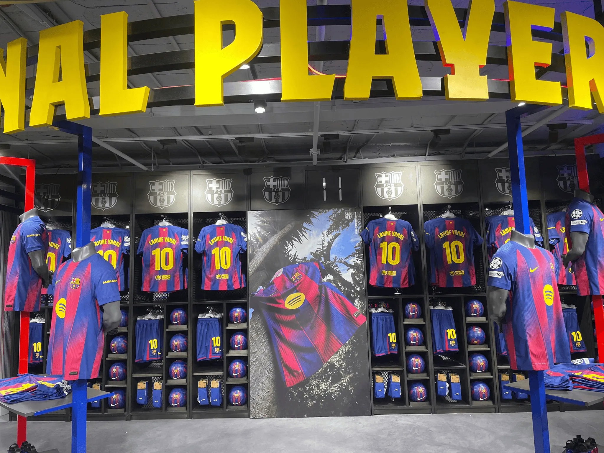 Barcelona: Vị trí số 10 của Yamal cho mùa giải mới, áo đấu đã chính thức mở bán