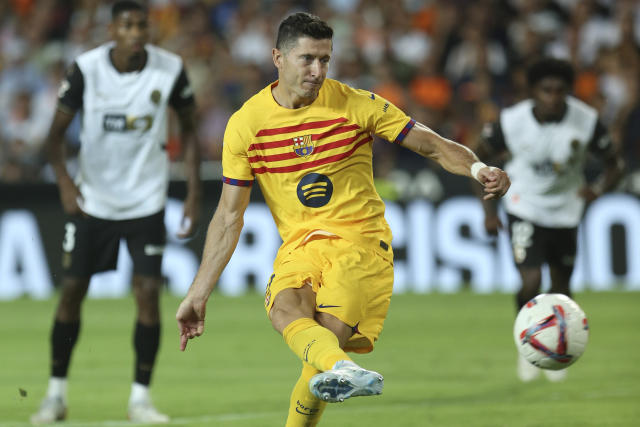 Lewandowski Lauds Barcelona's Young Talent in Valencia Comeback